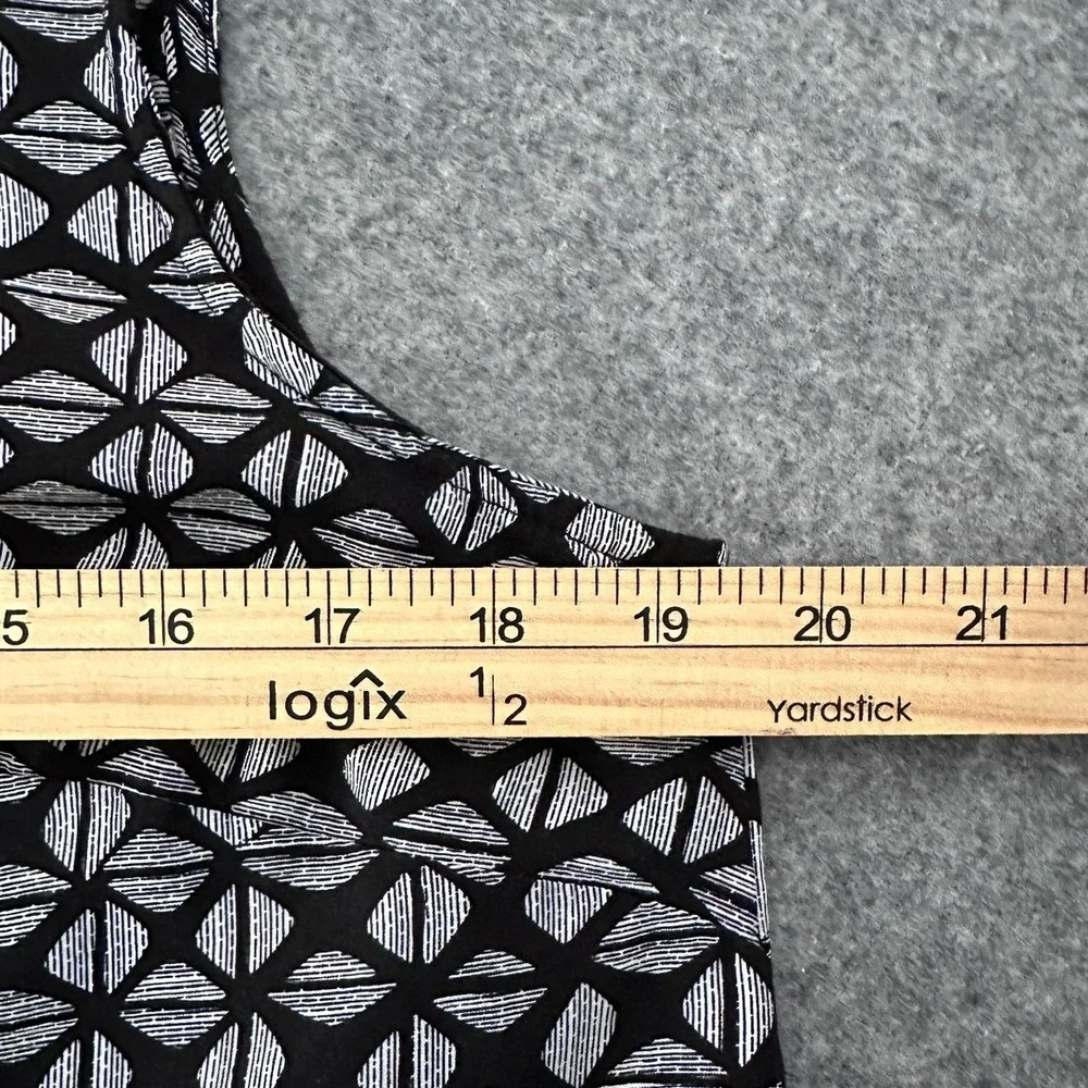 Liz Claiborne Sleeveless Blouse Womens M Black Geometric Business Casual Career‎
